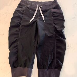 Athleta size 10 cargo mid rise joggers